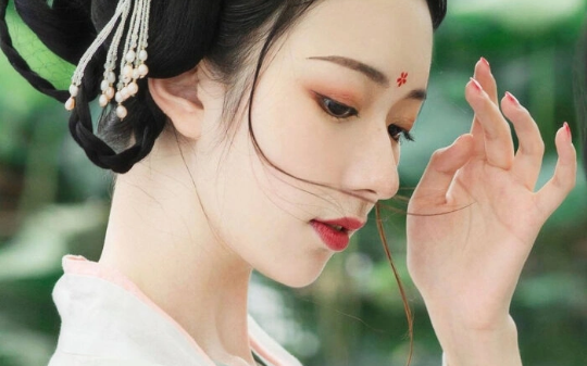 女扮男装二十年，我被一个女人逼婚了