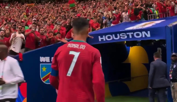 本届世界杯，葡萄牙首场比赛，如何评价C罗的表现？
表现一般，让人失望。

葡萄牙