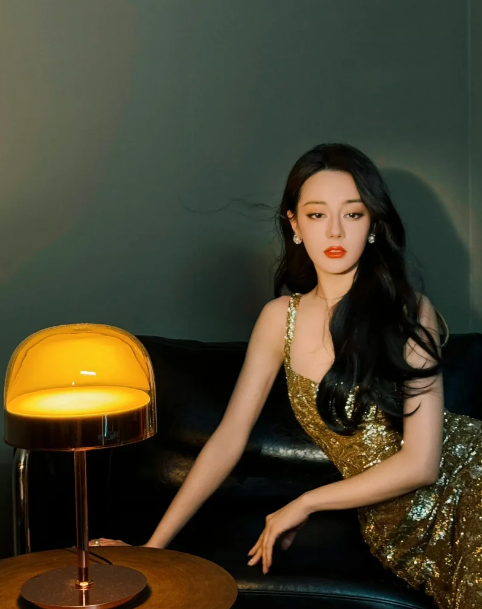 你似仙子坠凡尘，携着璀璨星河落了我满眼