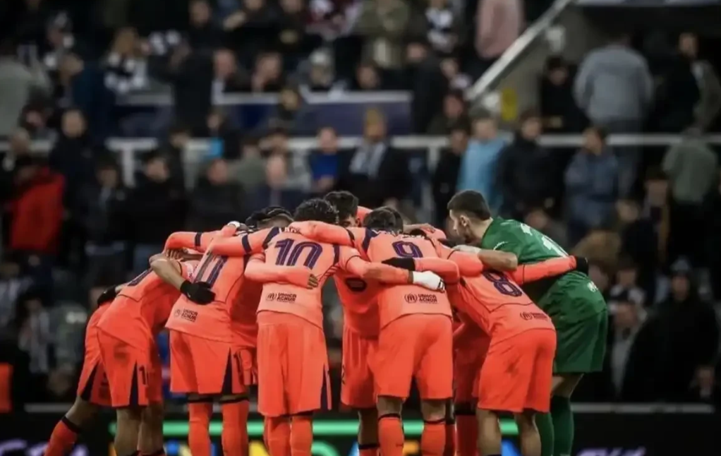 巴萨1:1纽卡，暴露四大顽疾
1.板凳深度太差了，除了一套主力阵容，剩下的就是一