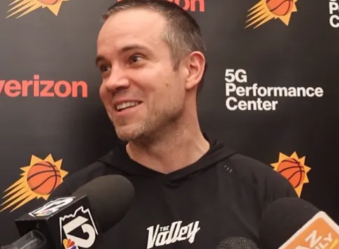 太阳主帅乔丹-奥特今天接受了采访，谈到德文-布克。
被问到是否需要激发布克的杀手