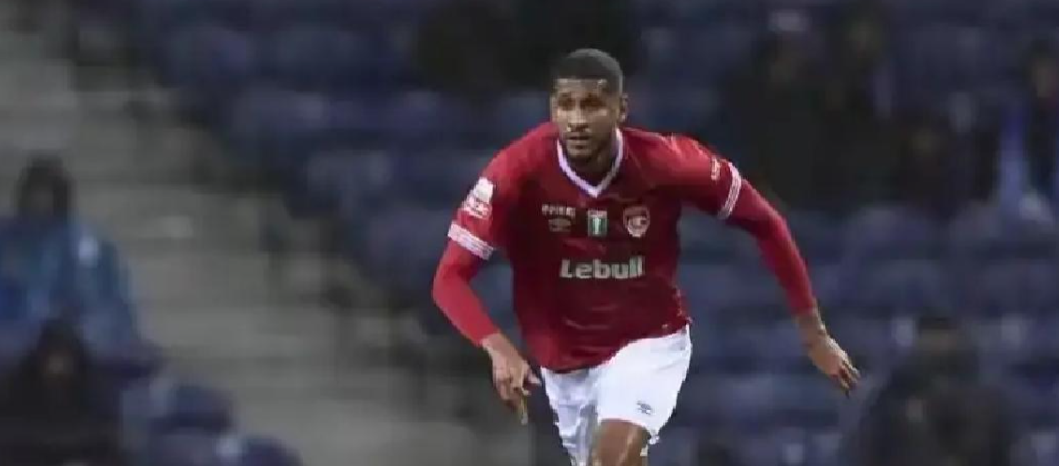 2026赛季这第一场球，还没踢就火药味十足。

山东泰山上来就背了个负6分的大包