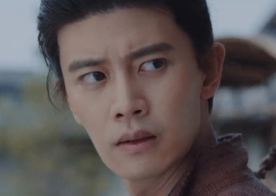 锦衣卫的那个角色也算是颜值巅峰了吧，不过这剧值得称赞的是没怎么磨皮，男女主年龄差