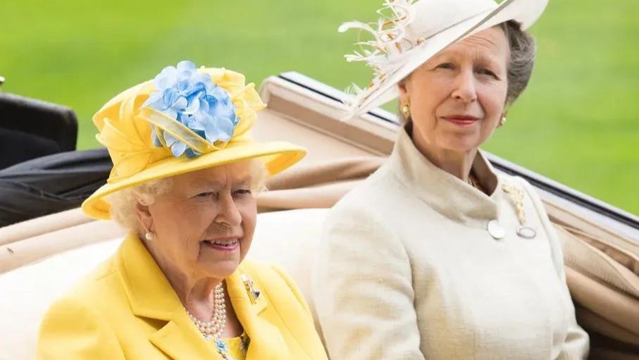 96岁英女王最后时刻曝光：安妮公主一句安慰，让王室隐瞒病情两年