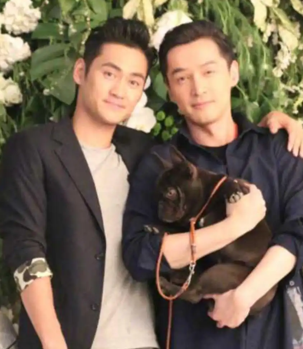 演员袁弘说上大学那会儿，我特别羡慕胡歌
他在学校是那种特别乖的男生，几乎所有女孩