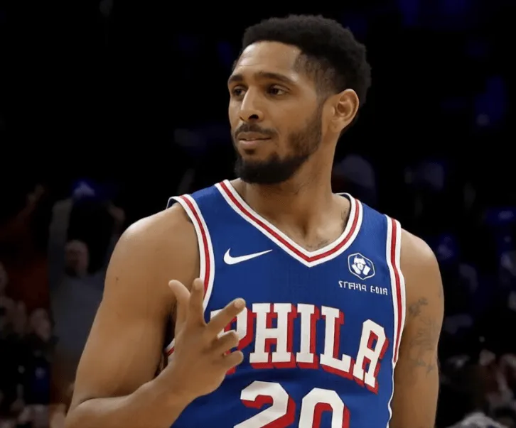 据76人记者Tony Jones报道，76人已经裁掉后卫卡梅伦-佩恩。

此举是