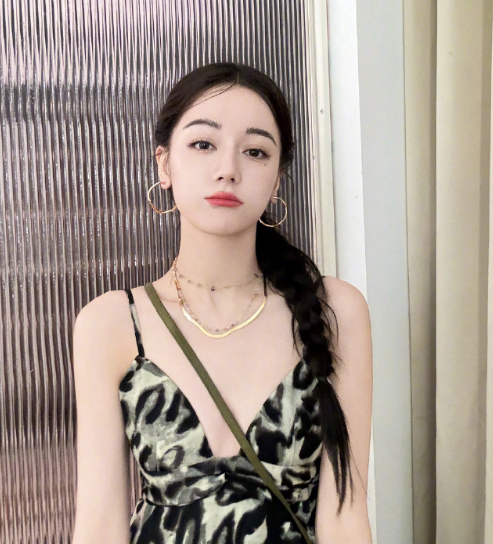 你是冬日吹来的暖风，是玫瑰盛开后绚丽的绽放