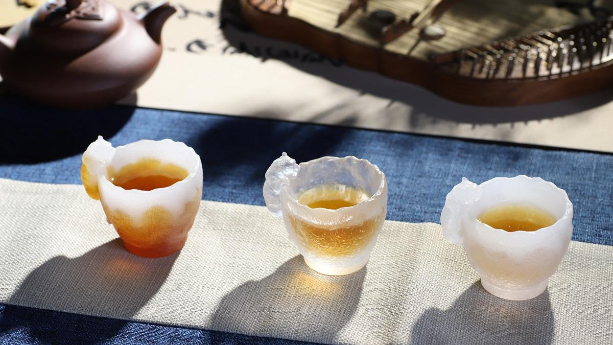 古法琉璃大猫杯：虎韵藏琉璃，杯间纳清欢