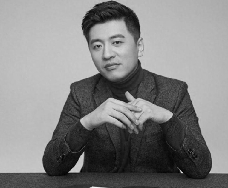 张雪峰走了，想说这世上不是所有东西都能用钱买来。
 
生命没有了，要钱也没用。人