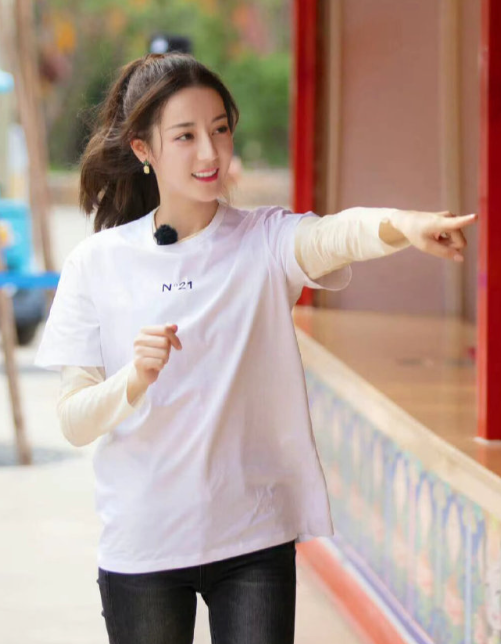 晚风轻拂，将星辉铺满梦境