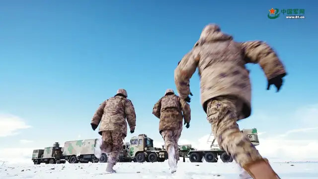 空军某部“甘巴拉英雄雷达站”组织严寒条件下机动训练见闻