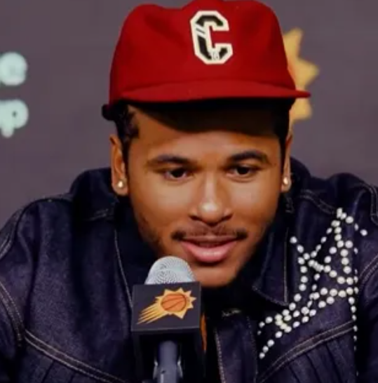 太阳官方社媒今日发布杰伦-格林接受采访的视频片段，谈到了球迷对自己的支持。
杰伦