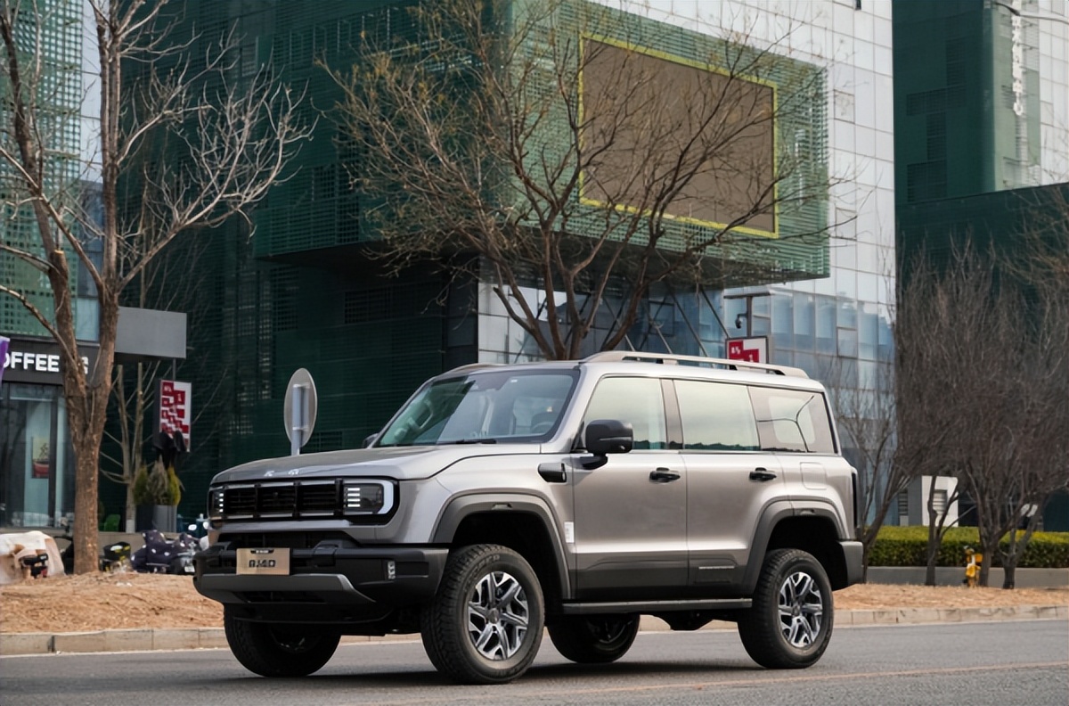 冰雪路面不敢开？BJ40燃油的冬日从容法则