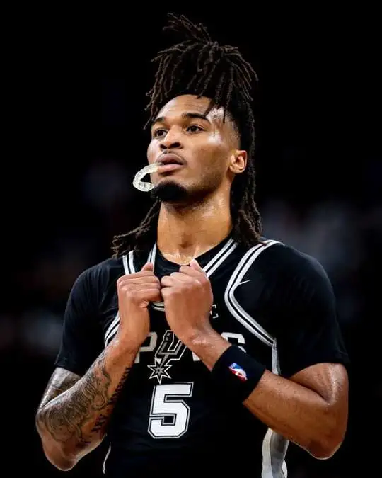 卡斯尔的三分进步了！

截止今天（3月13日）对阵掘金的比赛，卡斯尔近五场三分命