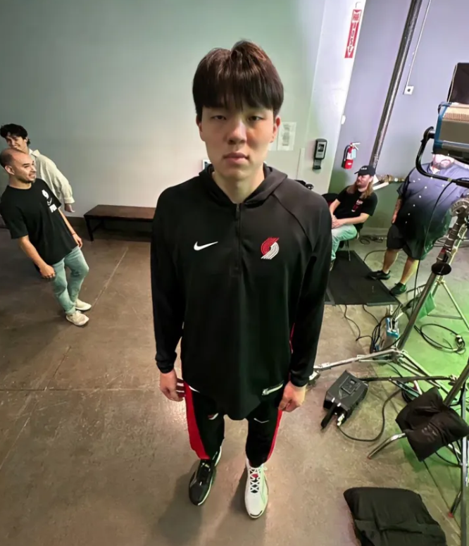 今日混音季后赛结束 小杨能长时间上场的比赛不多了 不妨畅想一下夏天世预赛

大家