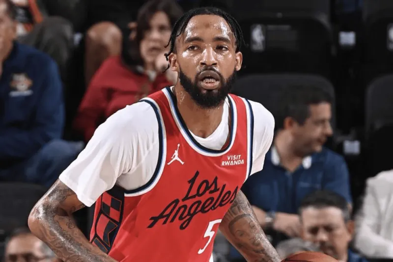 今日，薪资专家Yossi Gozlan谈到了快船球员小德里克-琼斯的续约前景。