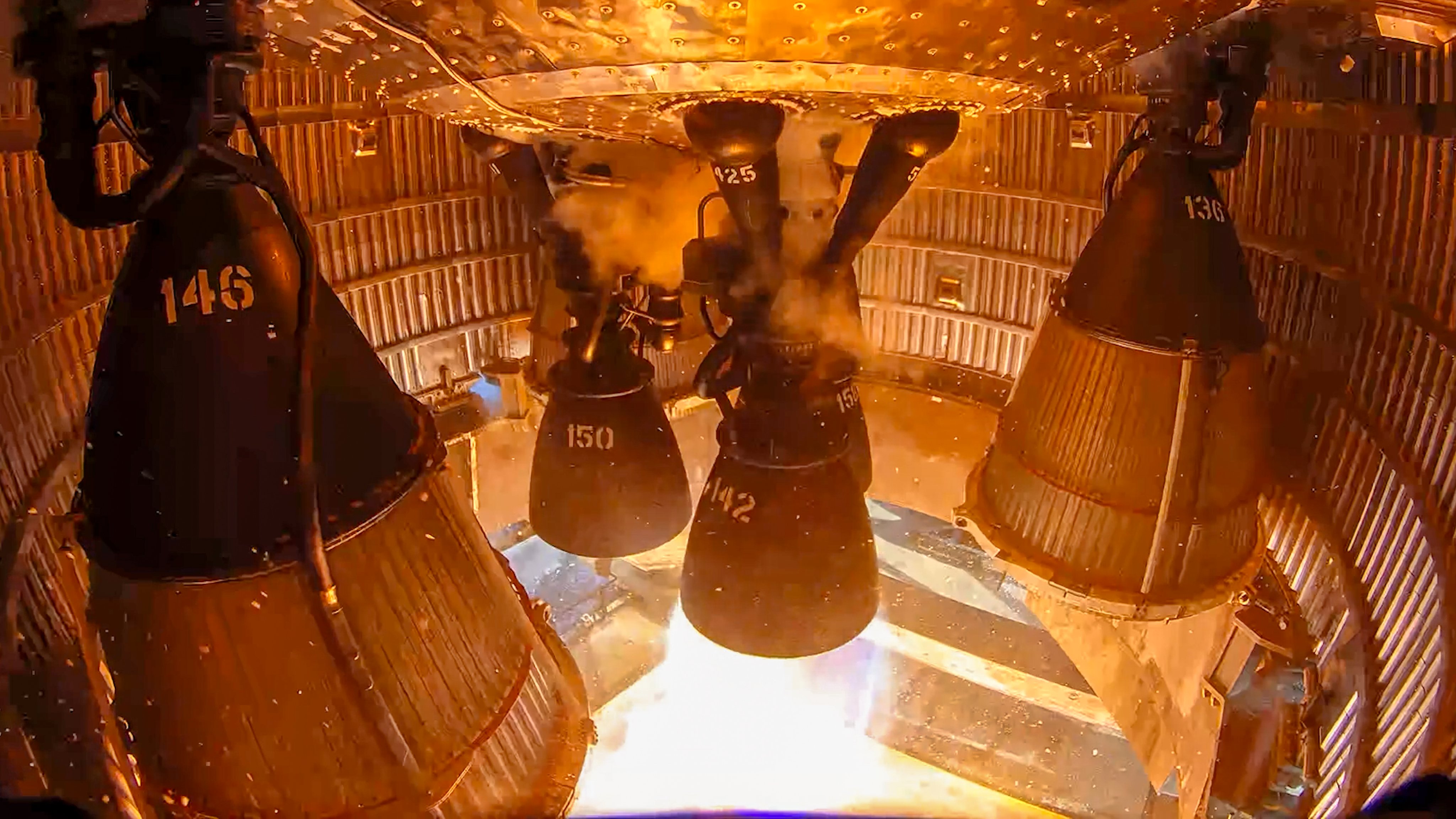 6月26日，SpaceX完成了星舰S40全时长单引擎静态点火测试。