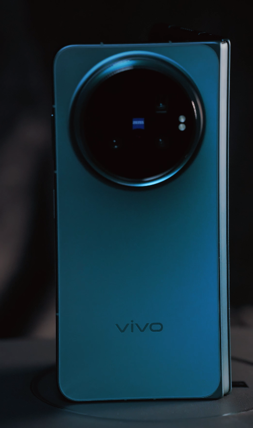  vivo这次是真把X Fold6堆满了!

7000毫安电池配第五代硅负极加第
