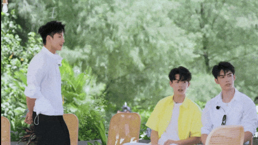 🔥《偏爱之恋》精要推荐｜CP混战+生存竞技，甜虐交织越追越上头