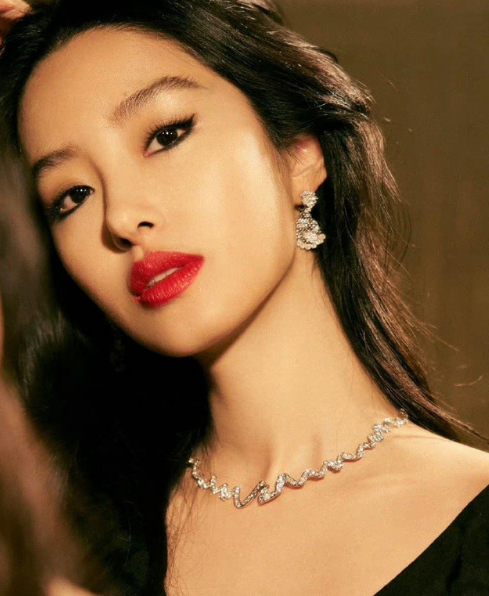 杨采钰这套写真照片，是真的非常有松弛感