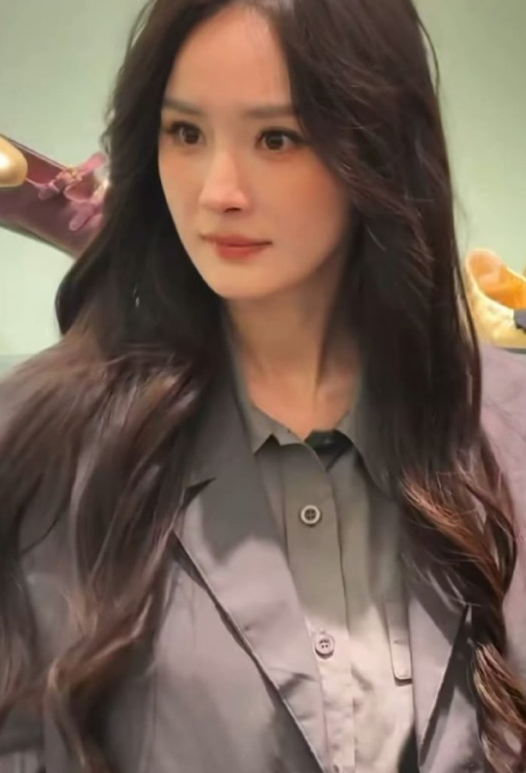 我们之间隔着什么，比光年更远，但比心跳更近