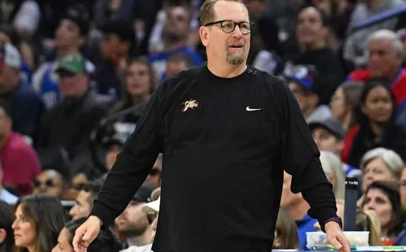 NBA季后赛，主帅纳斯接受了采访。
"我觉得今晚我们对任何对位都防不住对方。"