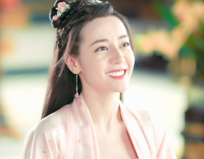 在这繁华喧嚣的世界里，我们总在寻找着那束能穿透阴霾的光