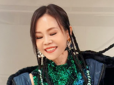 53岁彭佳慧正迎出道30周年事业依旧红火
却因一桩解约风波口碑翻车
台媒爆料，她