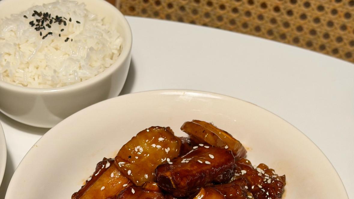 可乐排骨年糕：甜咸之间的人间至味