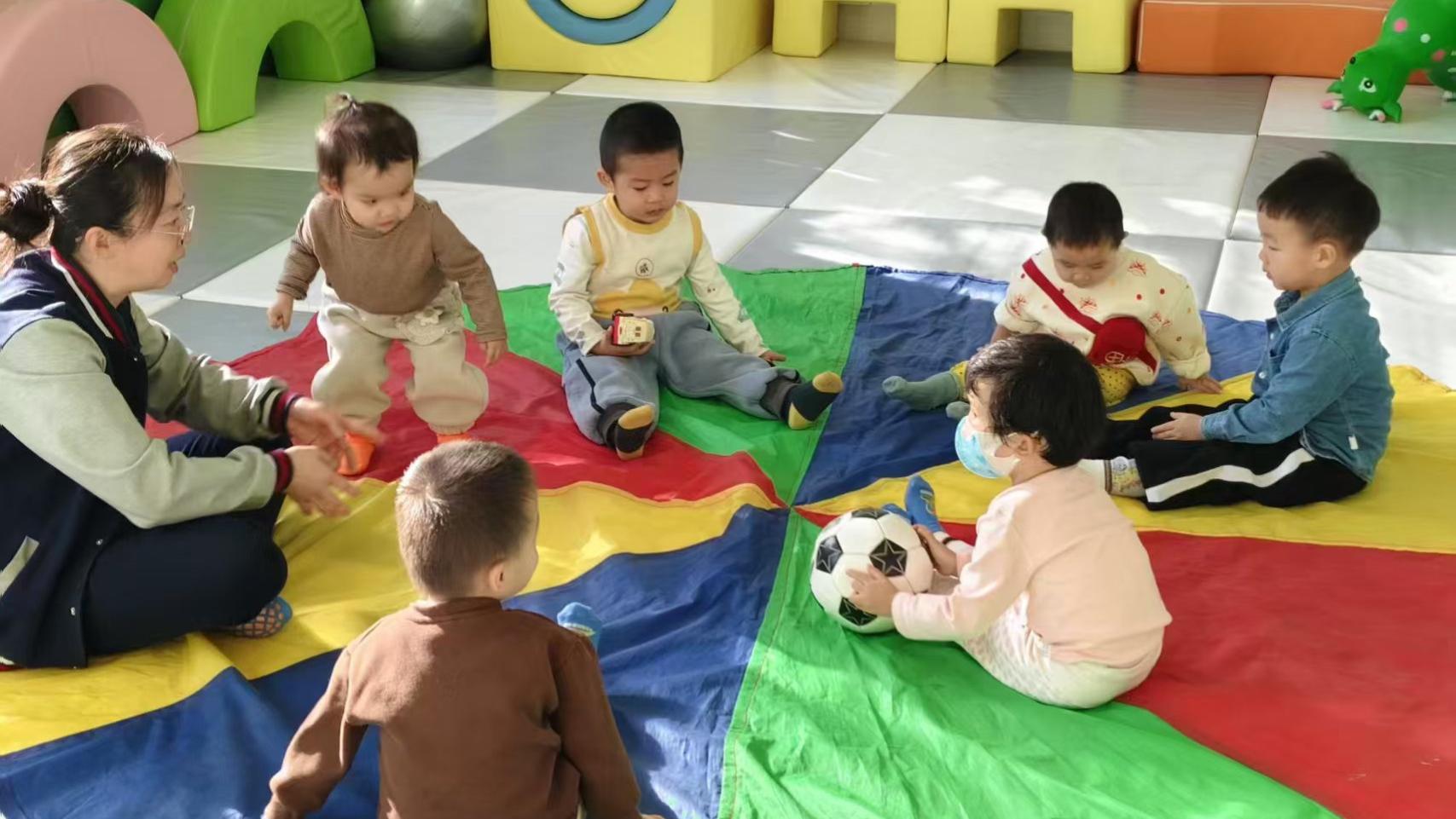 “孩子上幼儿园偶尔哭闹，家长咋看待？”