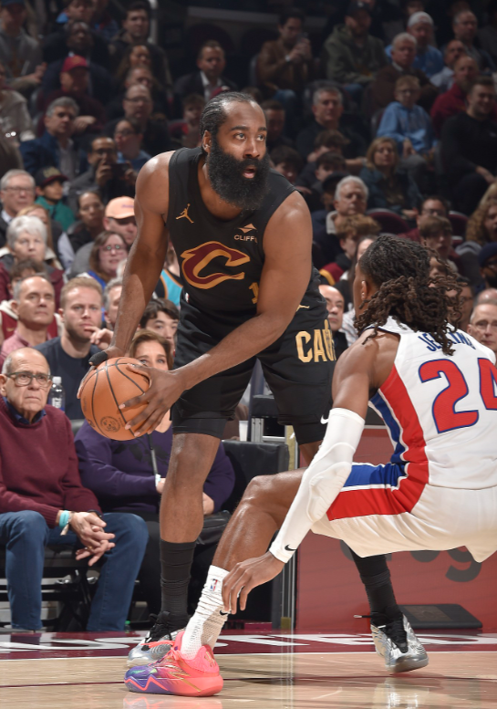 哈登今天对战活塞的确打得差，但是能上还是比不上好。

状态的确很差，但是不管怎么