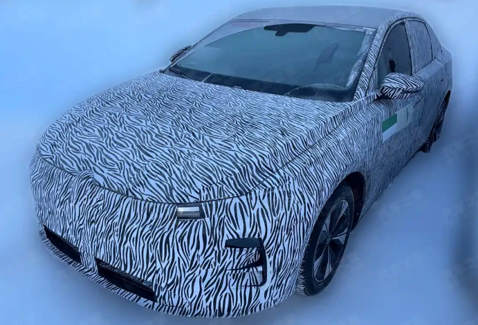 上汽大众ID.ERA轿车谍照运动风格轿跑车预计采用增程动力
外观方面，ID.ER