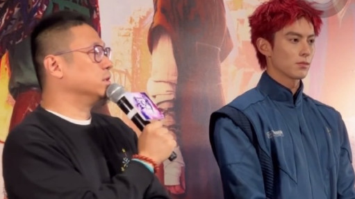 笑不活了！王鹤棣宋茜鞠躬求排片，《星河入梦》输太冤还是自找？