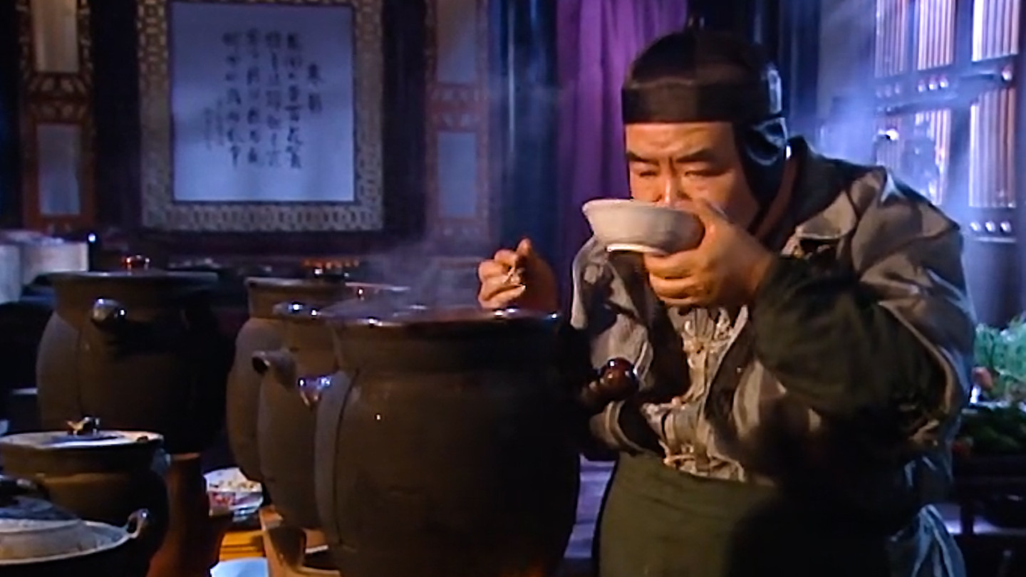 小伙用不知名碎肉煲汤，肉嫩香甜汤润味美，尝过的人都称赞叫绝