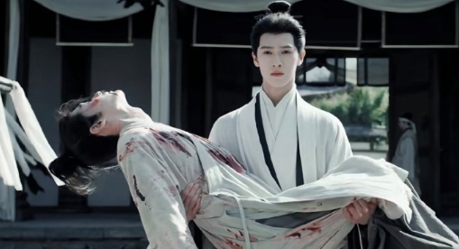 小林演技真的很好，每帧镜头都是有效镜头。李昀锐在《冰湖重生》中的这场公主抱戏，以