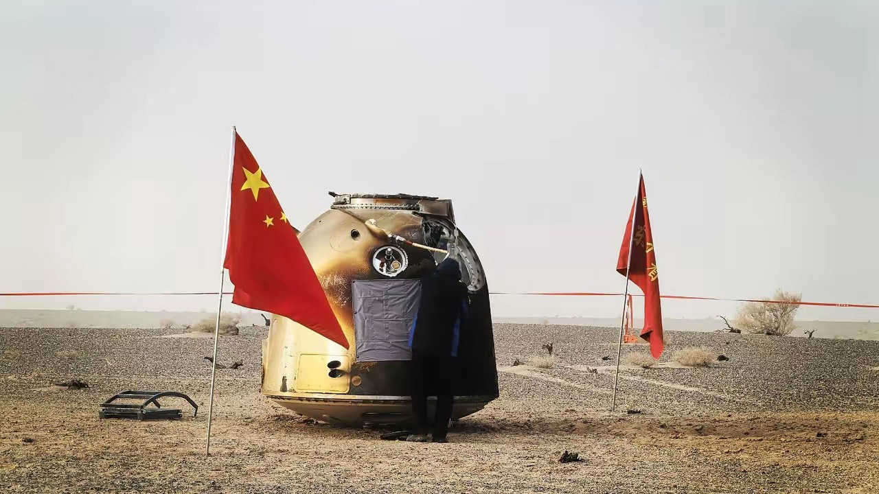 神舟二十二飞船着陆前，掉了2块东西，顶部掉的那一套圆环是啥？做啥用的？