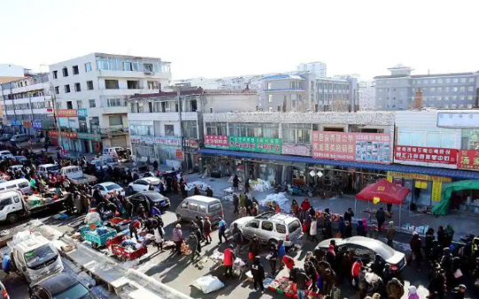 糟糕！小县城的工资彻底崩了，已经还能拿4千，现在95%的工作只能拿3千，为啥会这样？