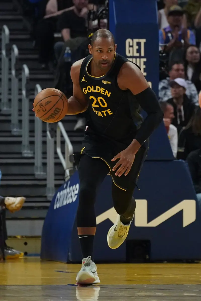 说实话，最后能赢下比赛，最大功臣老霍的三分以及铁牛的防守，只能说库里身边的队友太