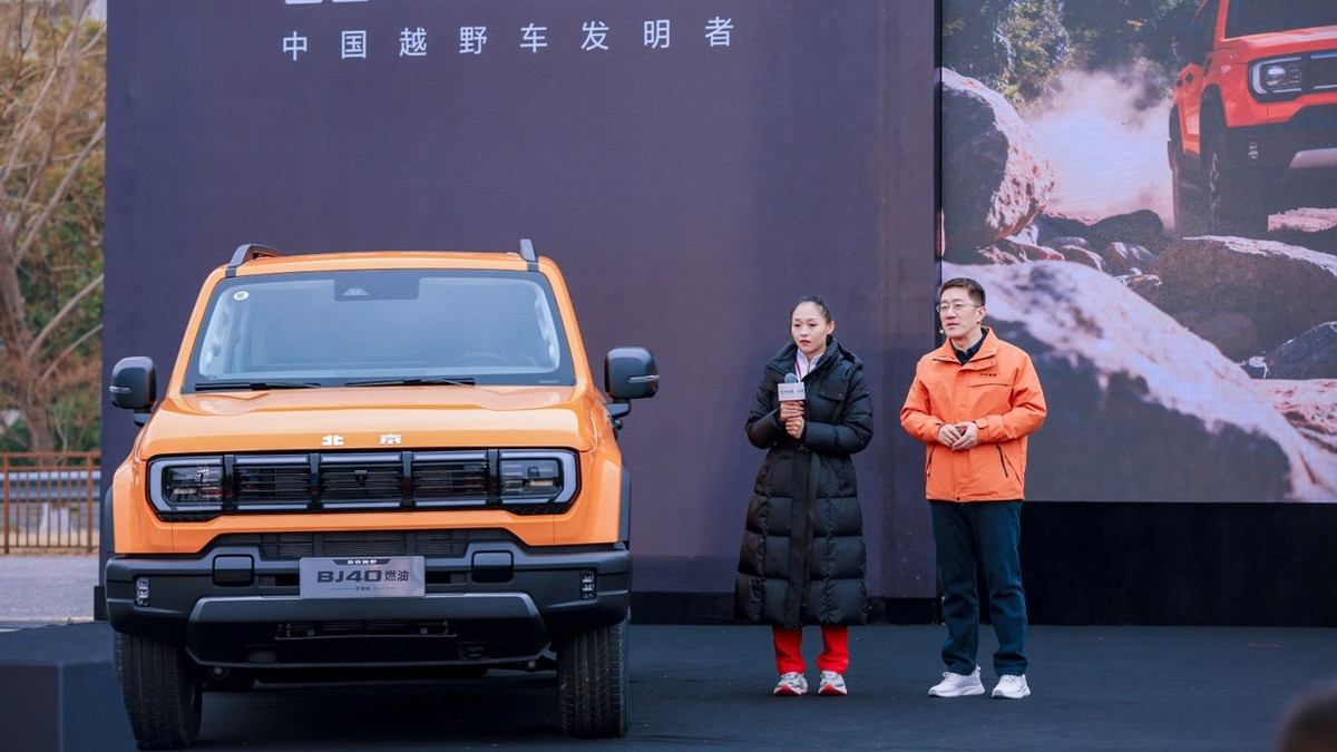 BJ40家族上新三款车：BJ40燃油巨幕版综合焕新价至低13.29万元！