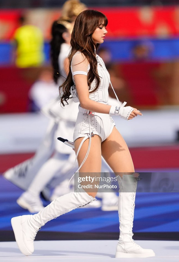 洛杉矶世界杯开幕式Lisa的表演引发韩国网友争议

她演唱的官方主题曲《Goal