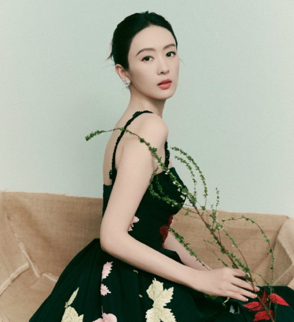 童瑶小妆造，整体的感觉，还是很可以的，如果是这样的话，你们觉得ok吗？