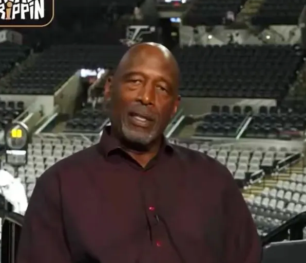 前NBA球员詹姆斯-沃西在节目中谈“表演时刻”湖人在当今联盟的表现：
“现在的运