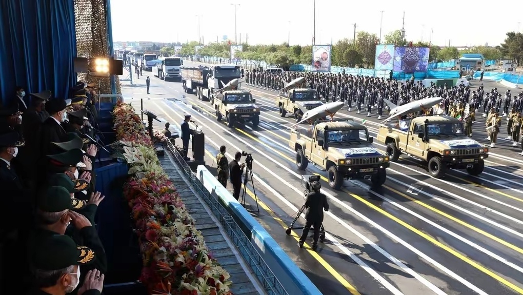 已故的艾教授曾经有句名言：尊严只在剑锋之上，真理只在大炮射程之内。相信大家都听过