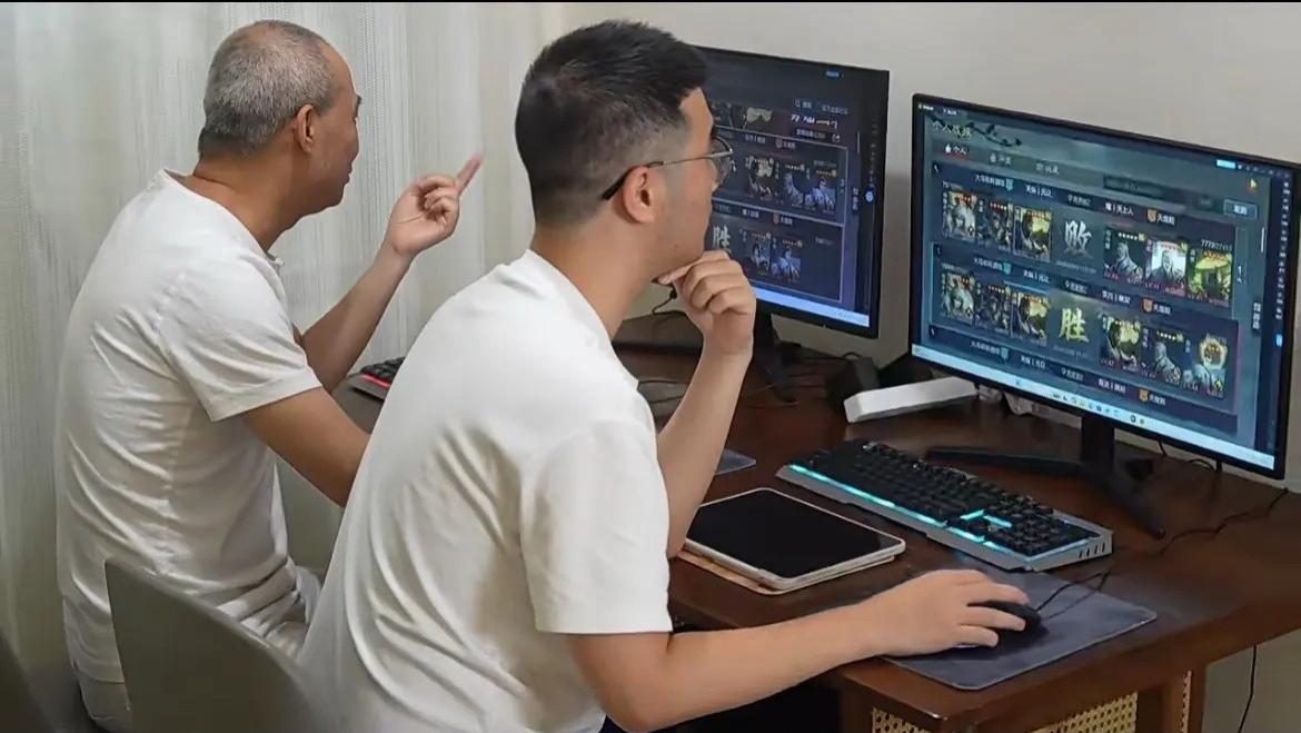 现实里叫爸，游戏里叫哥！这对率土之滨“父子兵”绝了！