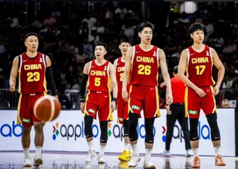 中国男篮对阵黎巴嫩这一战备受瞩目。上轮中国男篮83 - 57大胜卡塔尔，杨瀚森、