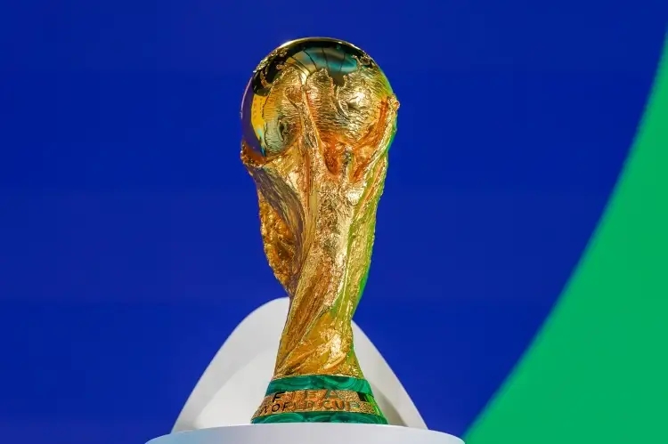 2026年世界杯冠军预测：
1、法国：姆巴佩太独+球队内讧，夺冠无望，顶天四强。