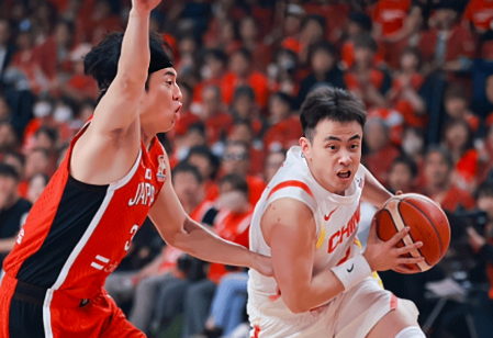 央视将直播中国男篮在沈阳对阵日本男篮的世预赛。北京时间7月3日19点30分，中国
