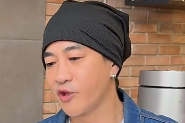 刚刚翻红的何润东
连夜冲上了热搜，原因是他字里行间难掩落寞，甚至在线向各位业内人