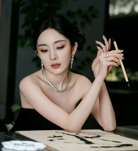 像月亮对地球，我永远只把一面对着你