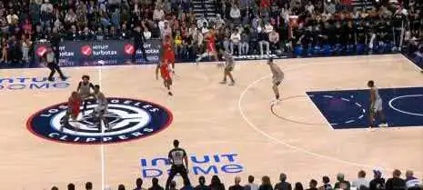 小卡被夹你们搁那打牌呢

今天快船VS马刺的比赛人家从中圈开始包夹，左边那三个人